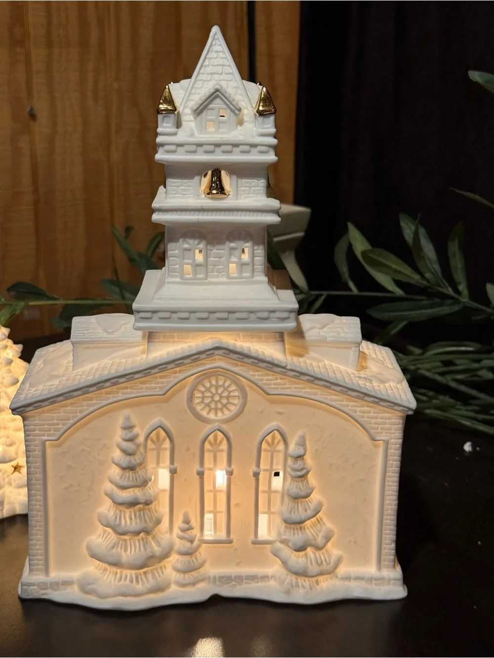 1997 Galleria Grandeur Noel White Lighted Church Set 8 Pc Bisque